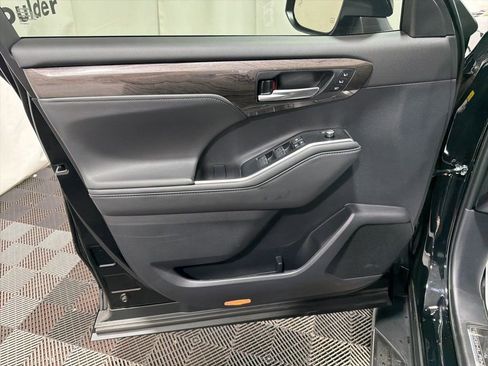 Used 2026 Toyota Highlander Platinum AWD/4WD image 23