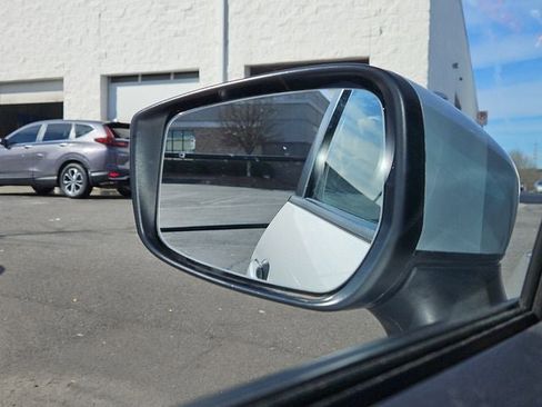 Used 2025 Nissan Versa SV w/ Trunk Package image 30