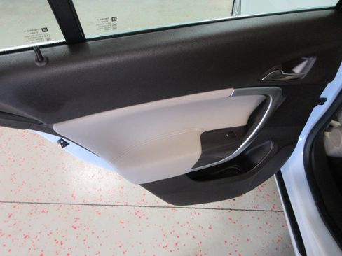 Used 2012 Buick Regal Leather image 20