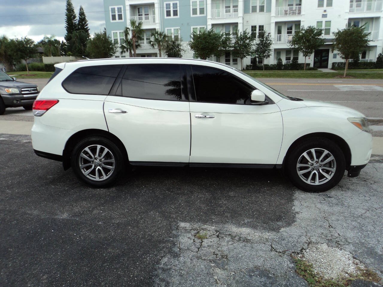 Used 2014 Nissan Pathfinder S FWD image 9