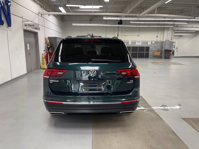 Used 2018 Volkswagen Tiguan SE w/ Panoramic Sunroof Package AWD/4WD image 3