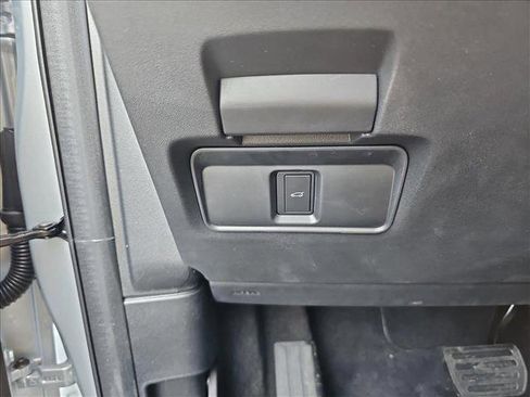 New 2025 Land Rover Discovery Sport S image 25