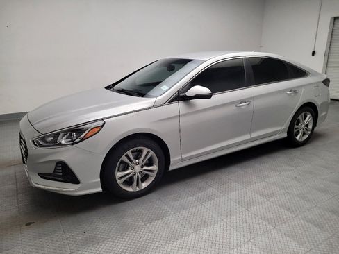 Used 2018 Hyundai Sonata SEL w/ Tech Package 02 FWD image 2