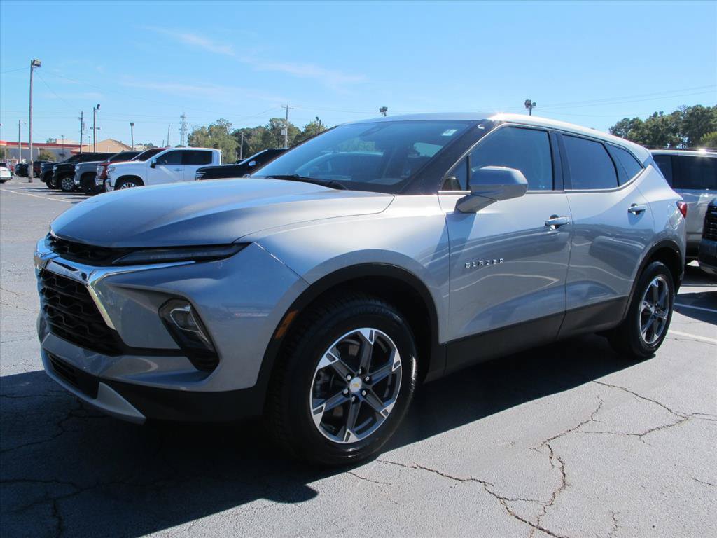 Used 2025 Chevrolet Blazer LT FWD image 8