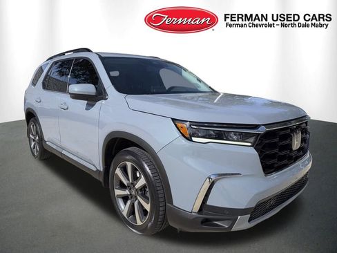 Used 2023 Honda Pilot Touring image 1