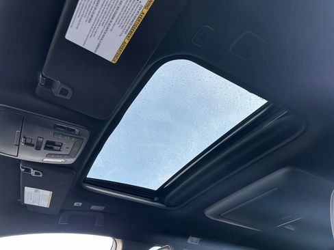 Used 2025 Toyota Sienna Platinum image 25