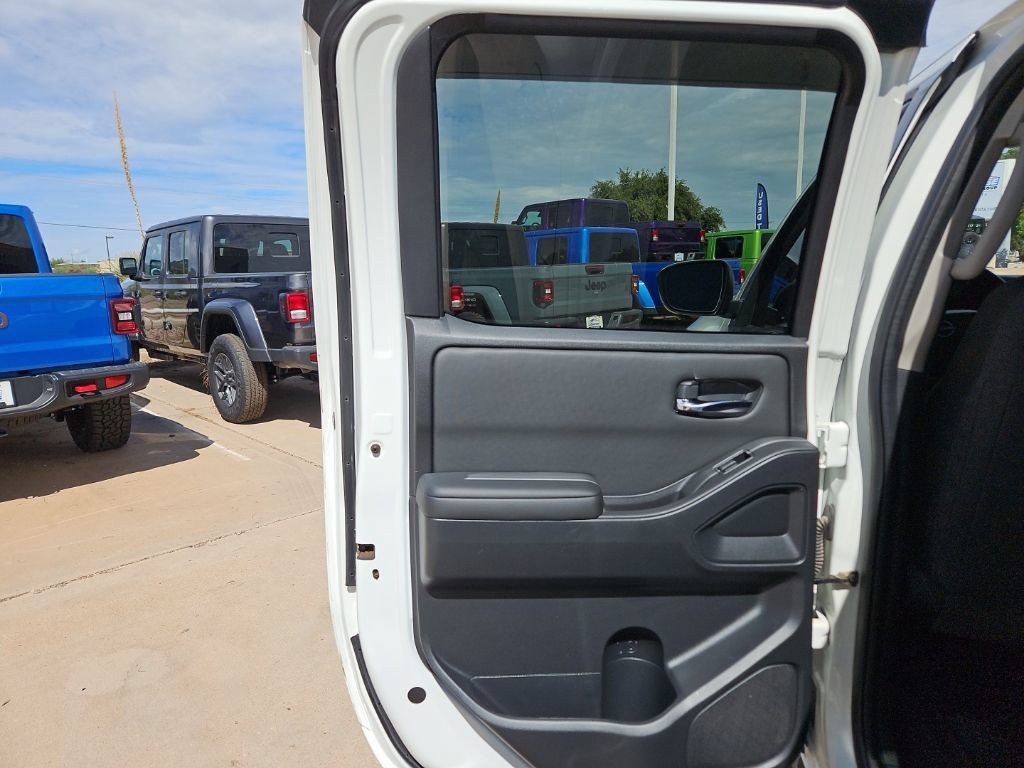 Used 2024 Nissan Frontier SV w/ SV Convenience Package RWD image 16