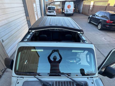 Used 2023 Jeep Wrangler Unlimited Sahara w/ Cold Weather Group AWD/4WD image 30