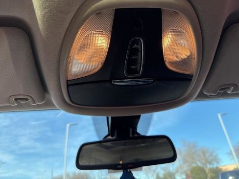 Used 2015 Chrysler 200 Limited w/ Convenience Group image 9