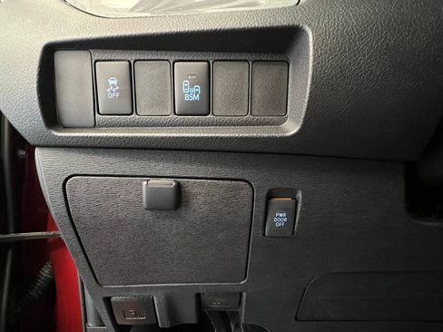 Used 2016 Toyota Sienna SE Premium image 23