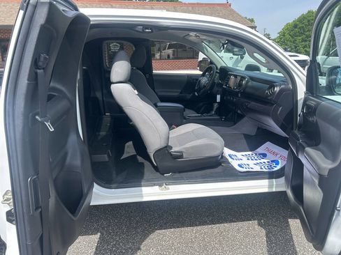Used 2020 Toyota Tacoma SR image 19