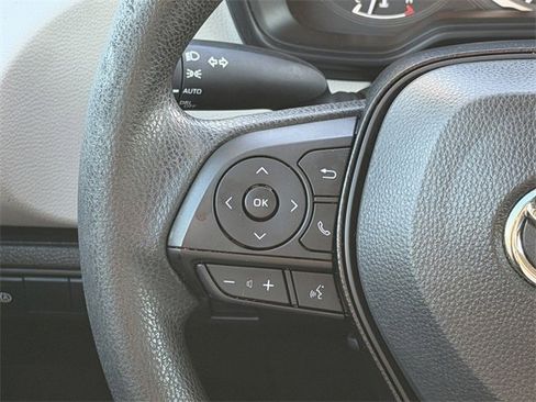 Used 2021 Toyota Corolla LE image 27
