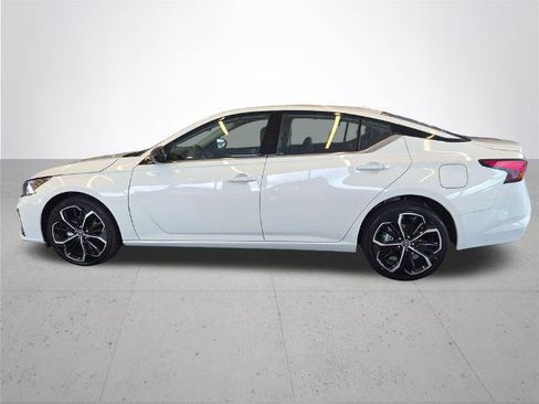 Certified 2025 Nissan Altima 2.5 SR AWD/4WD image 11