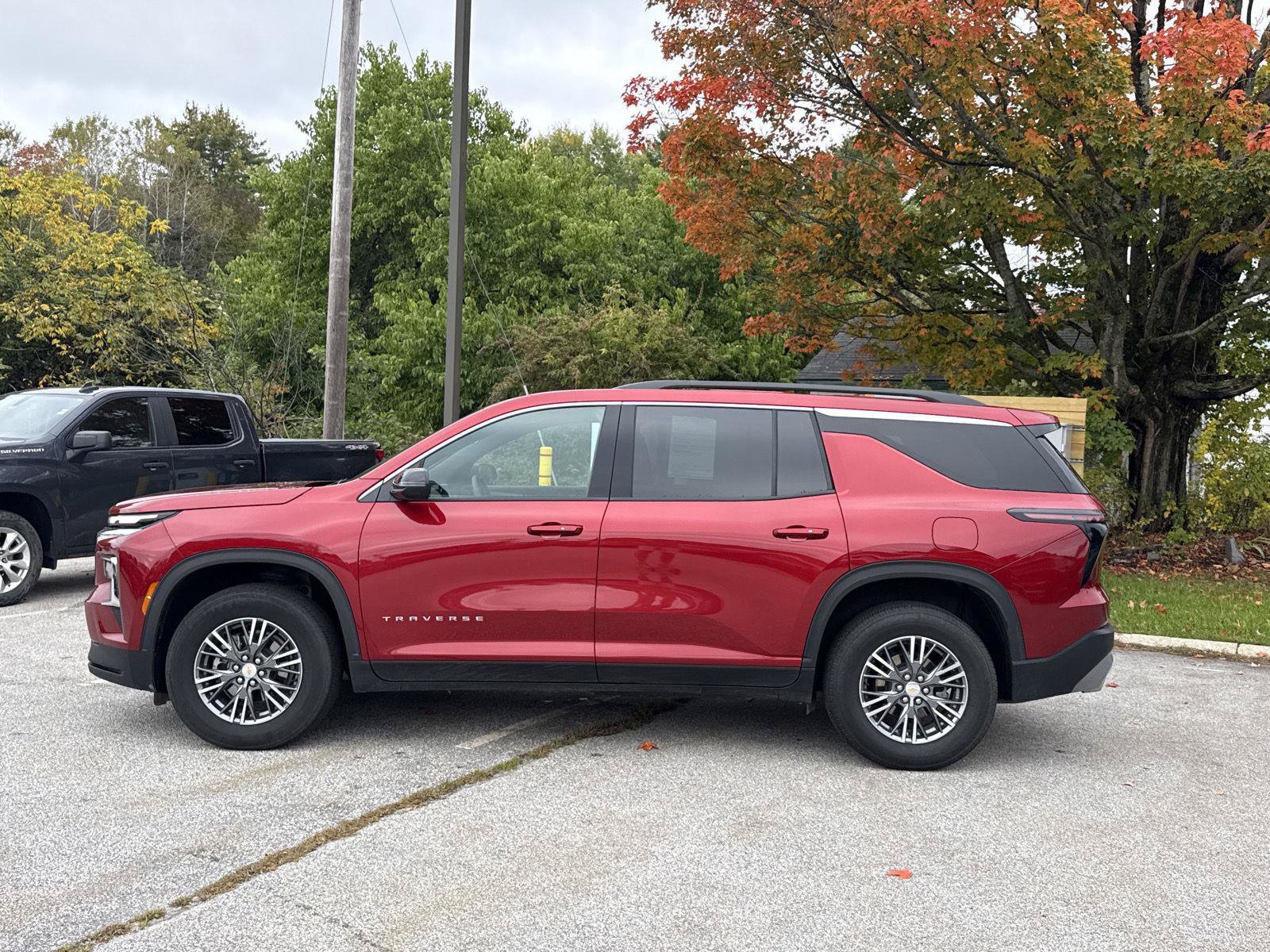 Used 2026 Chevrolet Traverse LT AWD/4WD image 5