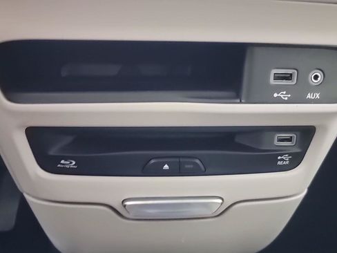 Used 2019 Chrysler Pacifica Limited FWD image 34
