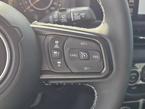 Used 2025 Jeep Wrangler Unlimited Rubicon w/ Convenience Group AWD/4WD image 33
