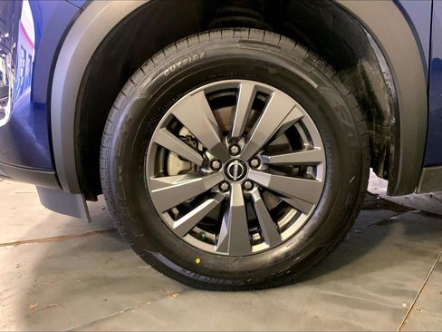 Used 2025 Nissan Pathfinder SV AWD/4WD image 9