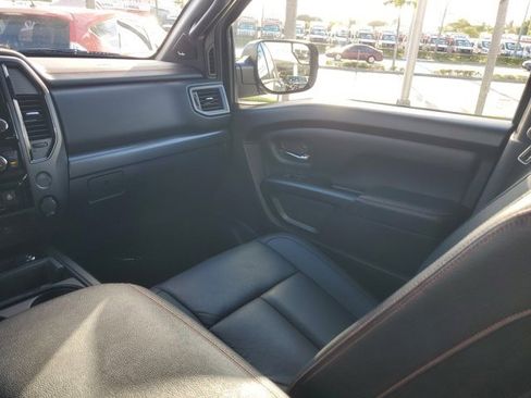 Used 2020 Nissan Titan PRO-4X w/ Pro-4x Convenience Package AWD/4WD image 16