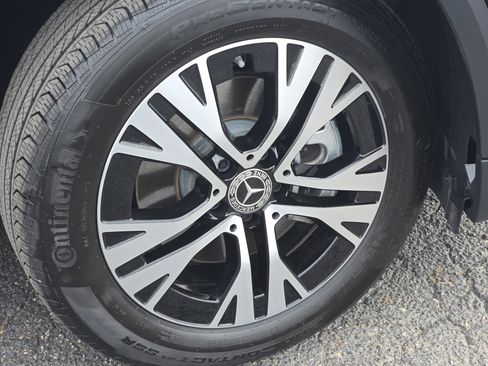 Used 2025 Mercedes-Benz GLA 250 4MATIC image 13