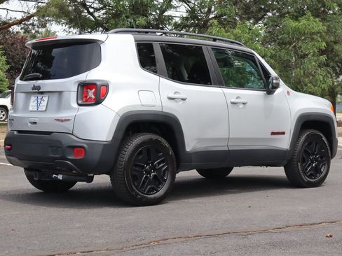 Used 2018 Jeep Renegade Trailhawk AWD/4WD image 5