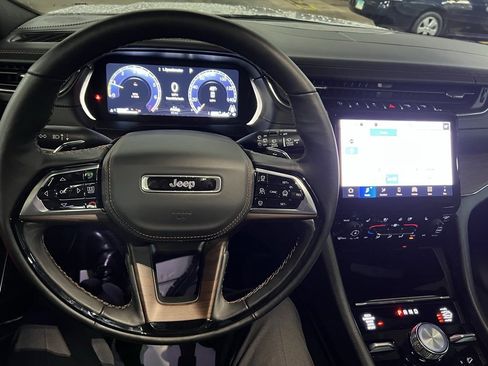 New 2025 Jeep Grand Cherokee Summit image 35