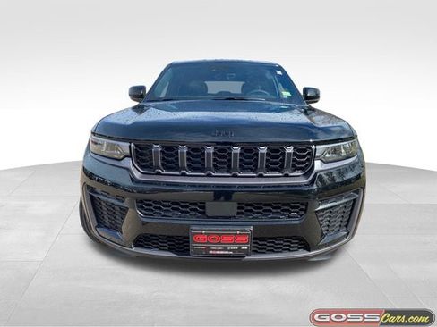 New 2026 Jeep Grand Cherokee Altitude image 2