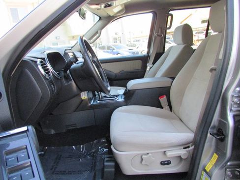Used 2008 Ford Explorer XLT image 11
