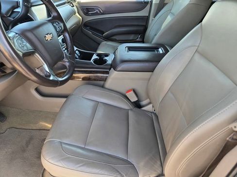 Used 2019 Chevrolet Suburban LT image 18