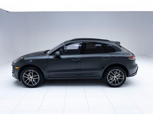 Certified 2026 Porsche Macan AWD/4WD image 2