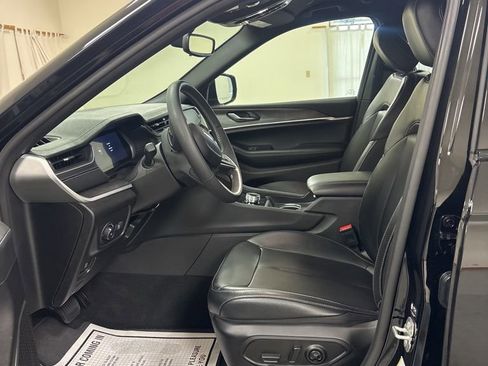 Used 2024 Jeep Grand Cherokee Limited AWD/4WD image 8