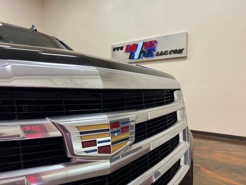 Used 2018 Cadillac Escalade ESV Luxury image 50