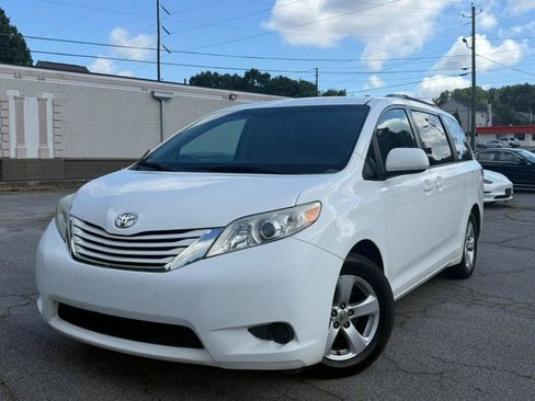 Used 2015 Toyota Sienna LE FWD image 3