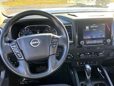 Used 2022 Nissan Frontier SV image 13