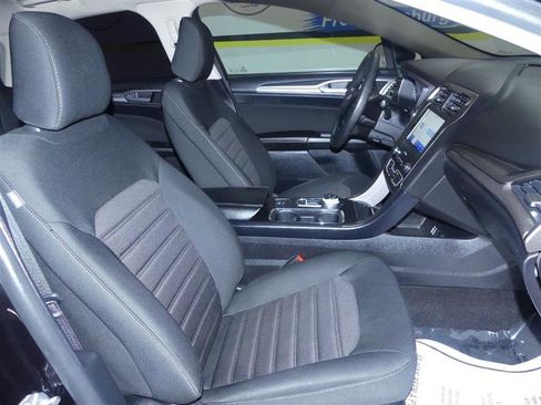 Used 2020 Ford Fusion SE FWD image 8