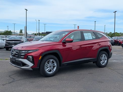 Used 2025 Hyundai Tucson SE AWD/4WD image 1