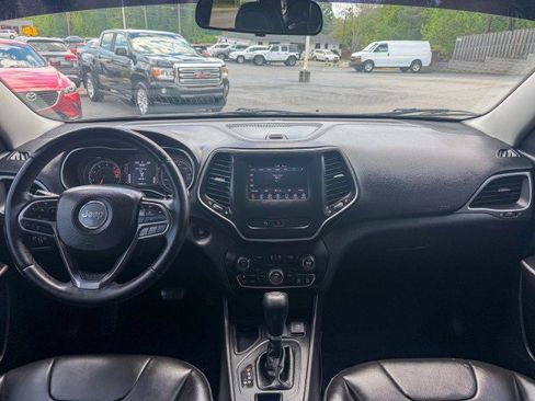 Used 2019 Jeep Cherokee Latitude Plus FWD image 7