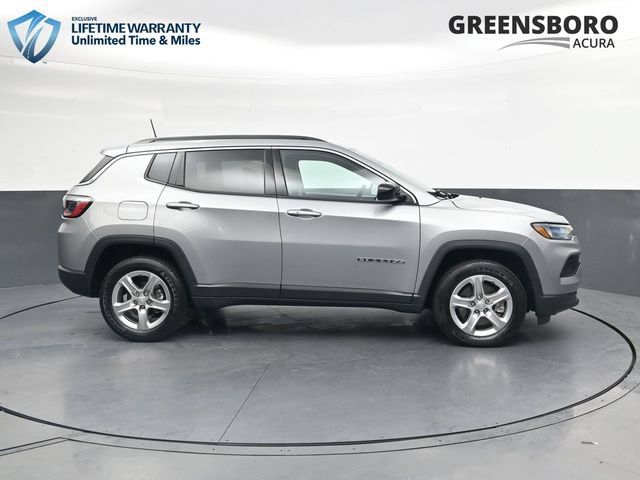 Used 2023 Jeep Compass Latitude w/ Sun and Sound Group AWD/4WD image 4