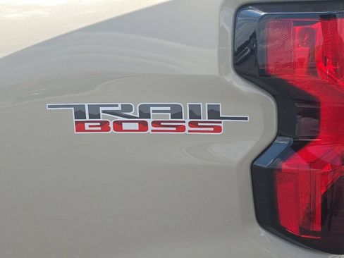 Used 2024 Chevrolet Colorado Trail Boss w/ Advanced Trailering Package AWD/4WD image 5