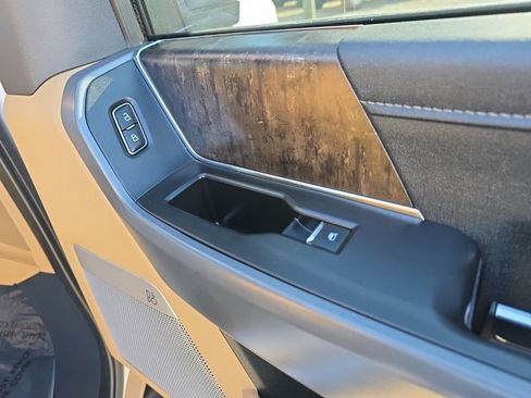 Used 2023 Ford F250 Lariat w/ Chrome Package image 23