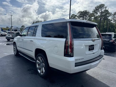 Used 2019 Cadillac Escalade ESV Luxury AWD/4WD image 6