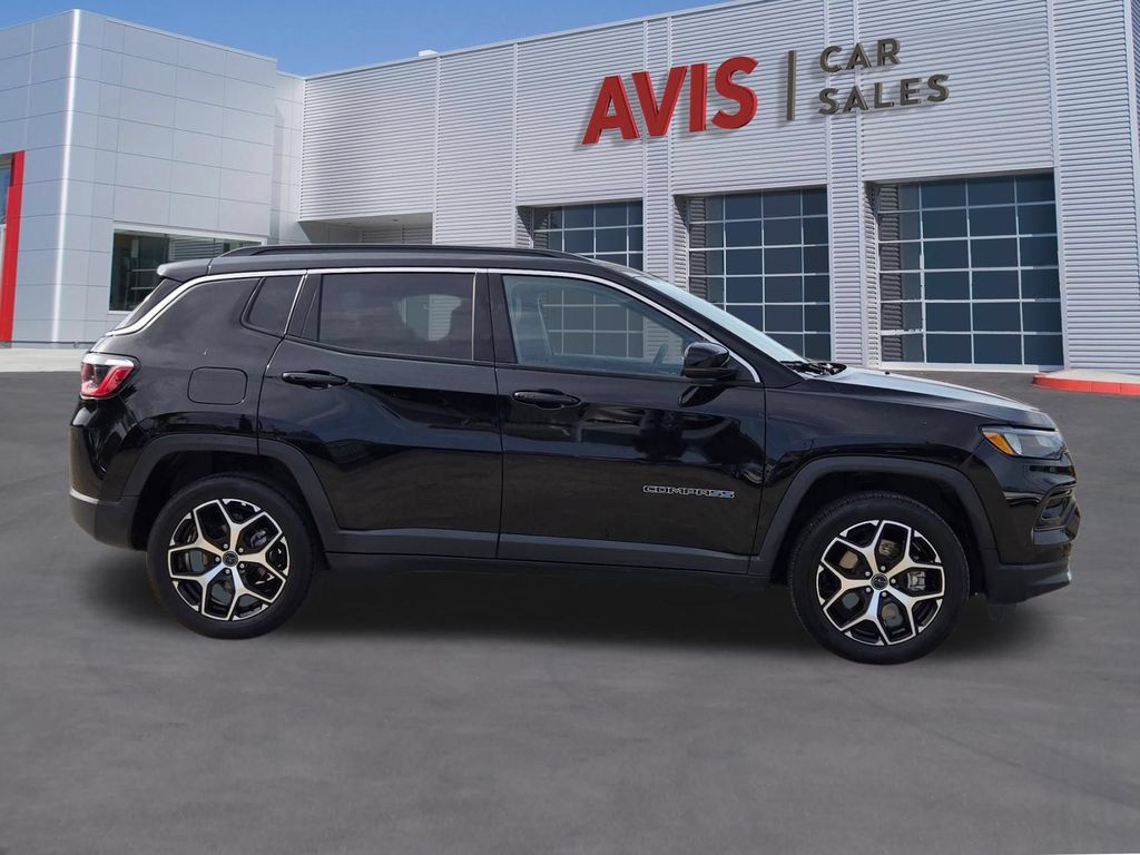 Used 2025 Jeep Compass Limited AWD/4WD image 5