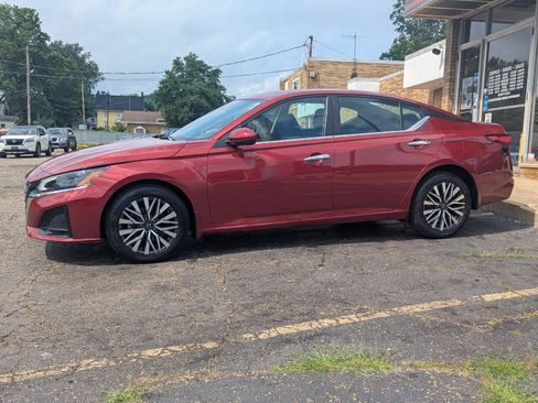 Used 2023 Nissan Altima 2.5 SV w/ SV Premium Package AWD/4WD image 4