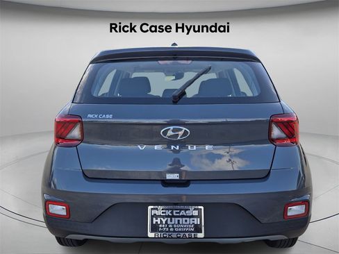 Certified 2025 Hyundai Venue SE image 6