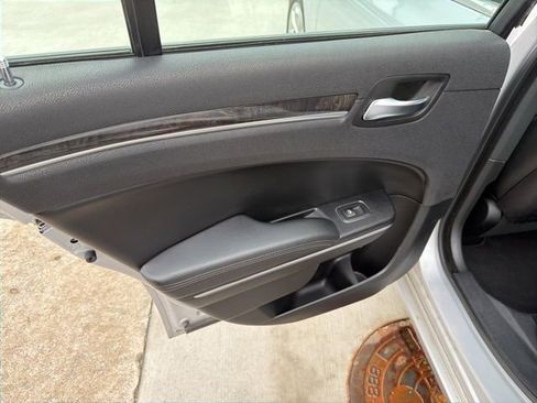 Used 2020 Chrysler 300 Limited image 18