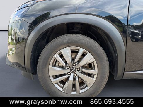 Used 2024 Nissan Pathfinder SV FWD image 9