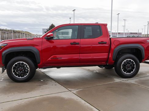 Used 2025 Toyota Tacoma TRD Off-Road image 5