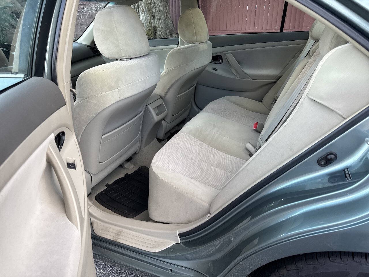 Used 2010 Toyota Camry LE FWD image 9