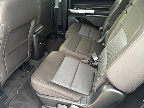 Used 2022 Ford Explorer XLT RWD image 35