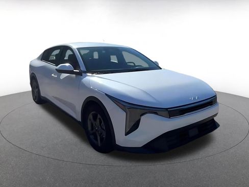 Used 2025 Kia K4 LXS image 3