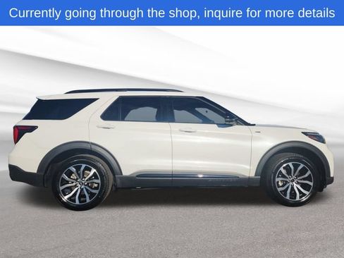 Used 2025 Ford Explorer ST-Line AWD/4WD image 6